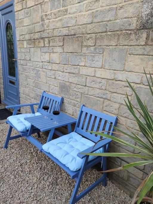 The Old Bar In Wiltshire - 1 Bedroom Guesthouse Chippenham  Ngoại thất bức ảnh