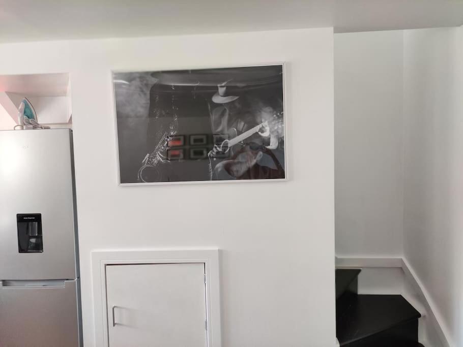 The Old Bar In Wiltshire - 1 Bedroom Guesthouse Chippenham  Ngoại thất bức ảnh